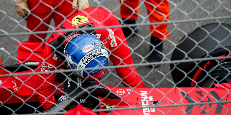 Charles Leclerc dopo l'ultimo incidente con la Ferrari a Montecarlo (Peter Fox/Getty Images)