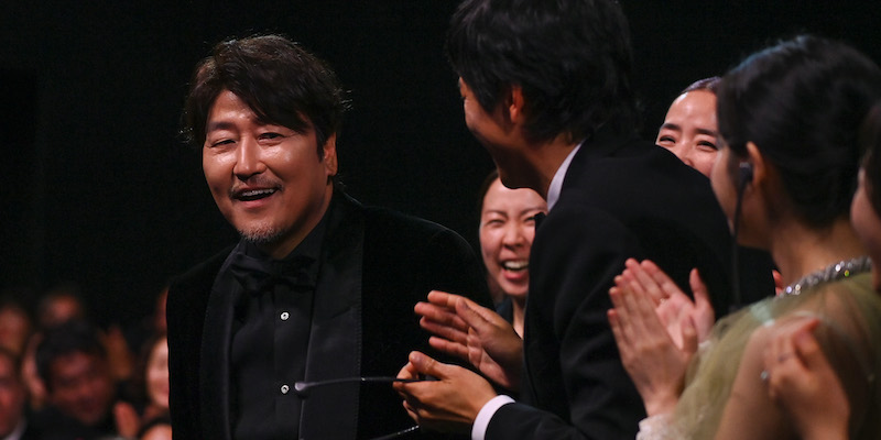 L'attore sudcoreano Song Kang-ho alla cerimonia di premiazione del Festival di Cannes (Pascal Le Segretain/Getty Images)