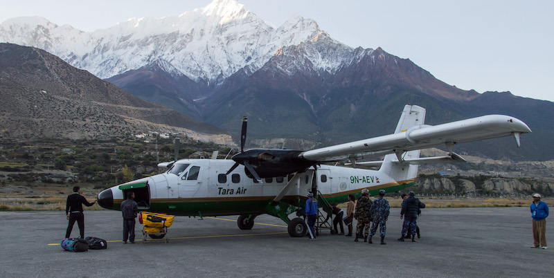  Un aereo Twin Otter della compagnia nepalese Tara Air (Solundir/Wikimedia Commons)