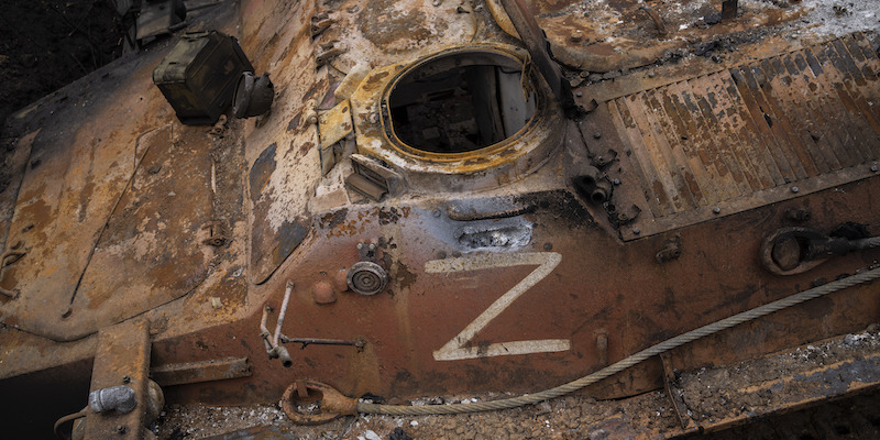 La lettera Z sul relitto di un veicolo corazzato russo (AP Photo/Bernat Armangue)