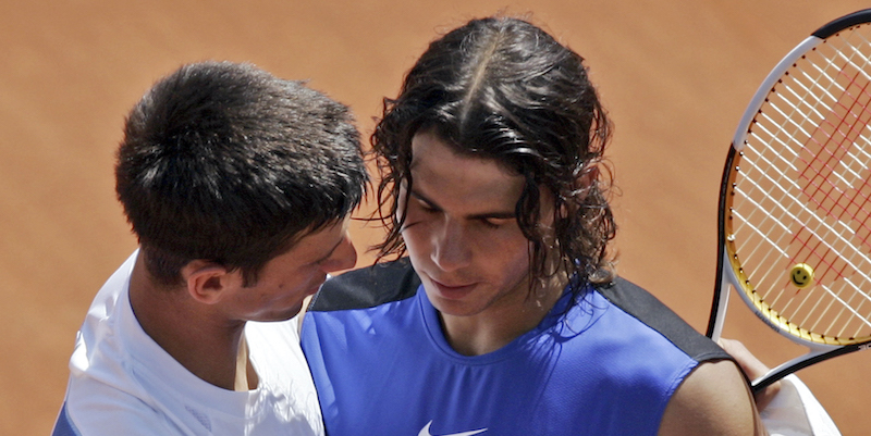 Novak Djokovic e Rafael Nadal al Roland Garros nel loro primo incontro di sempre, il 7 giugno del 2006 (AP Photo/Francois Mori, File)
