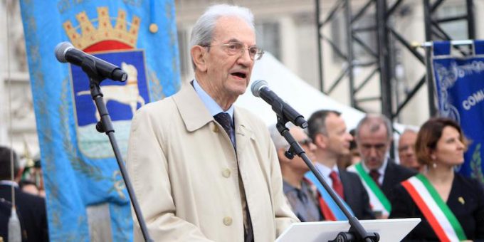 È morto a 98 anni Carlo Smuraglia, che fu partigiano, senatore e