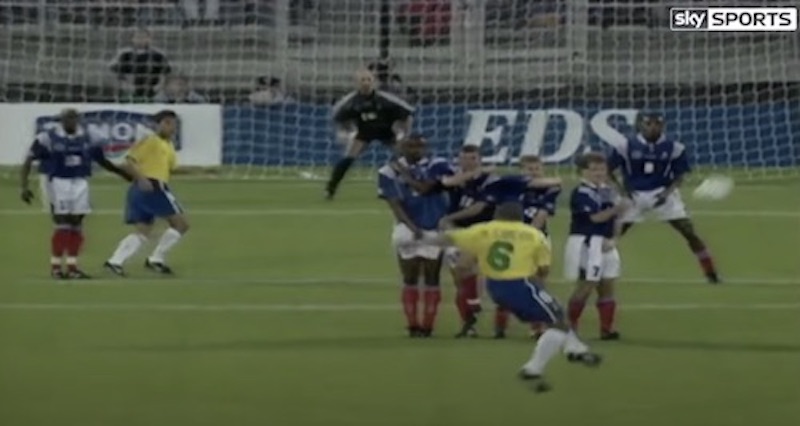 Venticinque anni dal gol su punizione di Roberto Carlos in Francia-Brasile