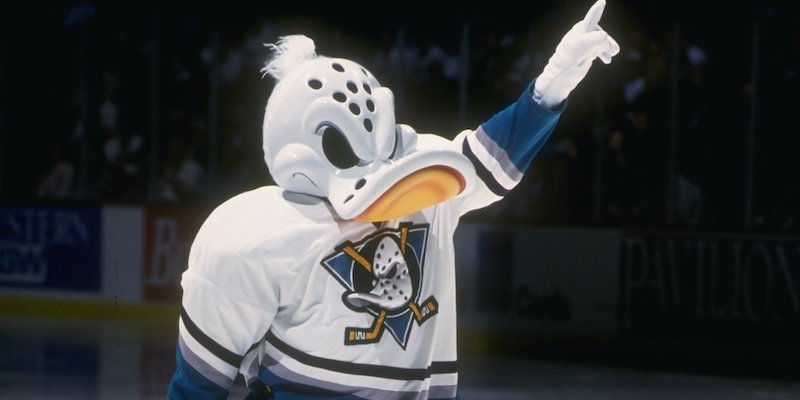 Wild Wings, la mascotte disegnata dalla Disney per i Mighty Ducks di Anaheim (Getty Images)