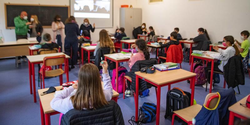 Gli studenti ucraini arrivati in Italia dopo l'invasione potranno essere ammessi alle classi successive anche in mancanza dei requisiti necessari ed essere esonerati dagli esami di Stato 