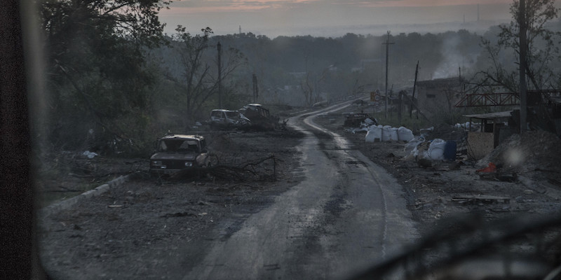 A Severodonetsk i russi hanno distrutto anche l’ultimo ponte utile a evacuare i civili e portare nella città ucraina aiuti e rifornimenti