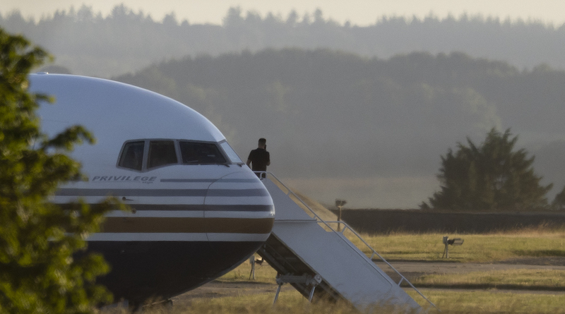 Il Boeing 767 che avrebbe dovuto portare i richiedenti asilo dal Regno Unito al Ruanda (Dan Kitwood/Getty Images)