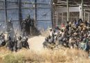 18 migranti sono morti e 63 sono stati feriti nella calca mentre cercavano di entrare a Melilla, exclave spagnola in Marocco