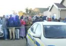 Almeno 20 persone sono state trovate morte in un locale in Sudafrica