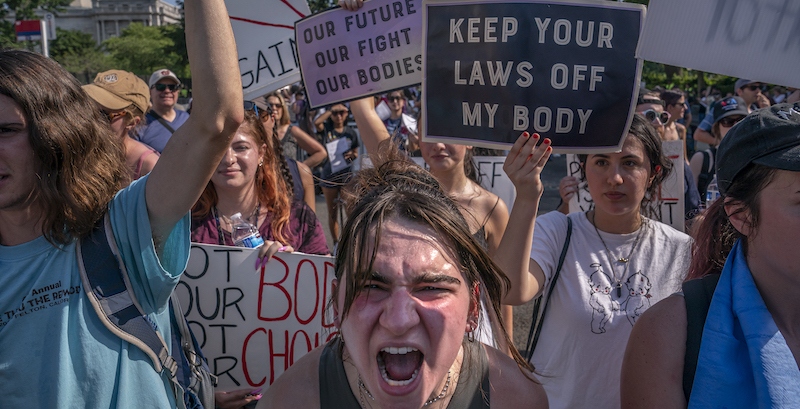 Una protesta davanti alla Corte Suprema degli Stati Uniti, a Washington D.C. (Nathan Howard/Getty Images)