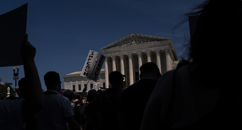 Proteste davanti alla Corte Suprema dopo la sentenza sull'aborto (Nathan Howard/Getty Images)