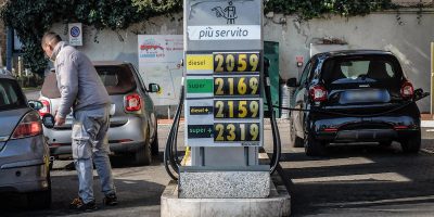 C'è un accordo fra i governi europei sul divieto di vendere auto a benzina o diesel
