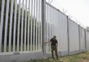 È finita la costruzione del muro al confine tra Polonia e Bielorussia, voluto dal governo polacco per respingere i migranti