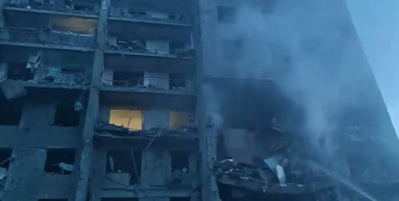 Il condominio colpito a Odessa (Protezione civile ucraina)