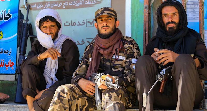 Tre guerrieri talebani il 30 giugno a Kabul (EPA/STRINGER)