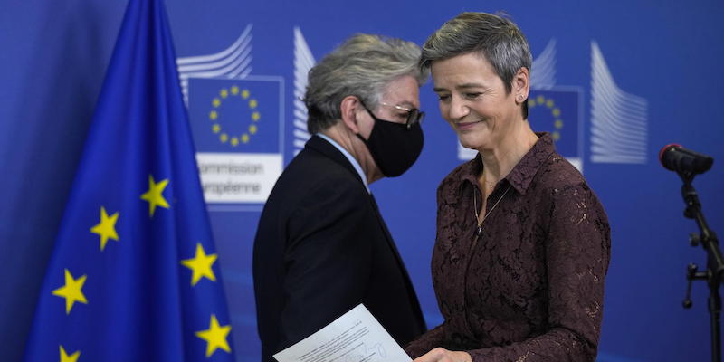 Margrethe Vestager e Thierry Breton (EPA/VIRGINIA MAYO / POOL)