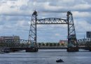 Rotterdam non smonterà un suo storico ponte per far passare il superyacht di Jeff Bezos