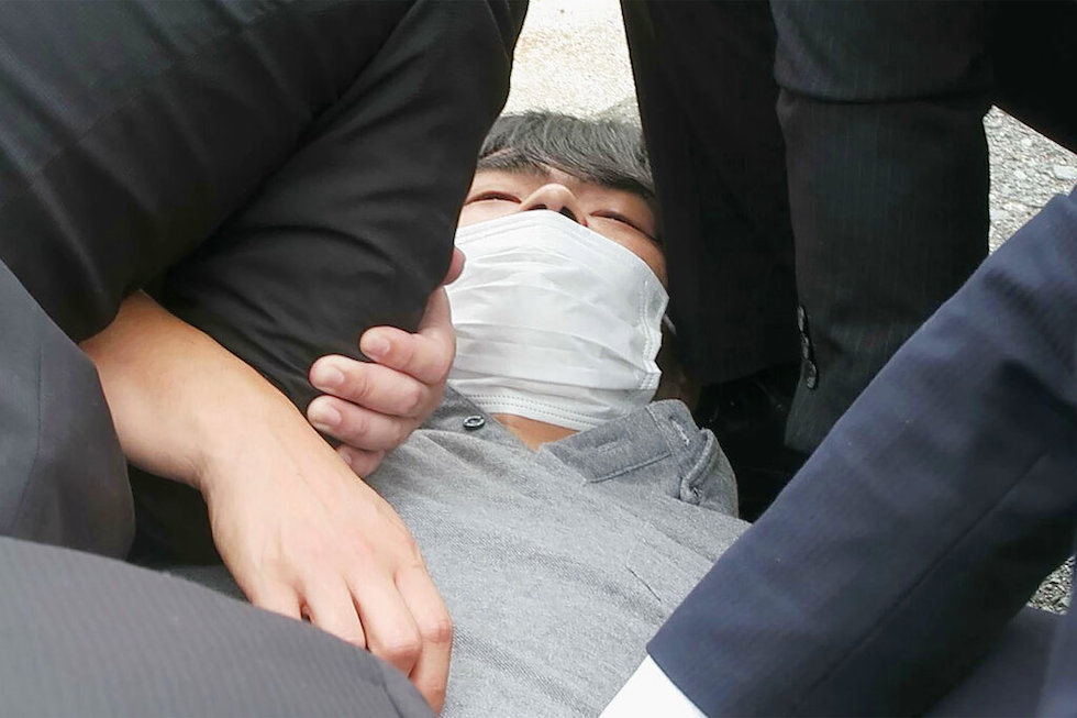 L'uomo arrestato per aver sparato a Shinzo Abe (Kyodo News via AP)