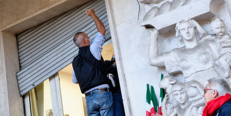 La sede della CGIL di Roma danneggiata dall'assalto di ottobre 2021 (Mauro Scrobogna /LaPresse)