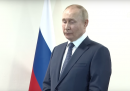 Per una volta è stato Putin a dover aspettare in piedi, davanti ai giornalisti, imbarazzato