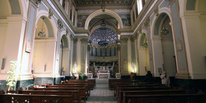 L'interno della chiesa della Santissima Trinità, nel centro storico di Potenza (TONY VECE/ANSA/CRI)
