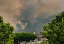 Circa 1.000 persone sono state evacuate a causa dell'incendio in corso vicino a Massarosa, in provincia di Lucca 