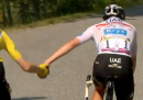 Il secondo in classifica al Tour de France è scivolato in discesa, il primo lo ha aspettato