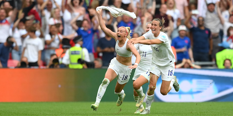 Chloe Kelly esulta dopo il gol della vittoria (Shaun Botterill/Getty Images)