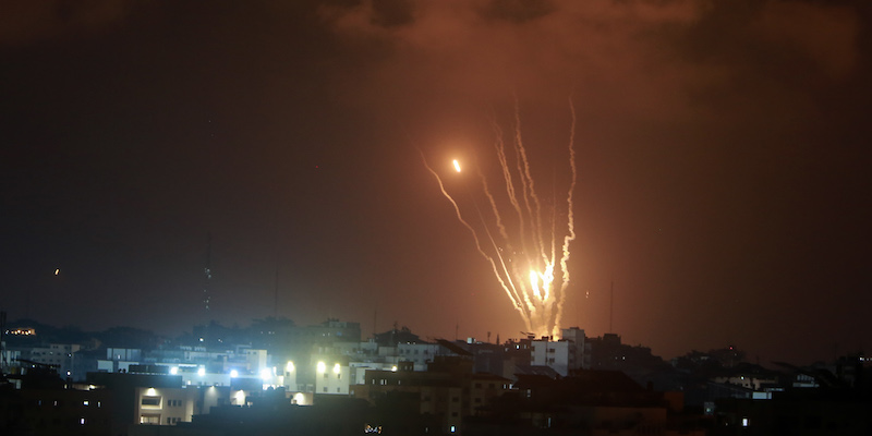 Razzi lanciati da Gaza City verso Israele, nella notte tra venerdì 5 agosto e sabato 6 agosto (Mohammed Dahman/Getty Images)