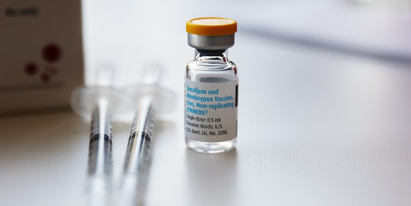 Una fiala di vaccino Jynneos a Los Angeles, il 3 agosto 2022 (Mario Tama/Getty Images)