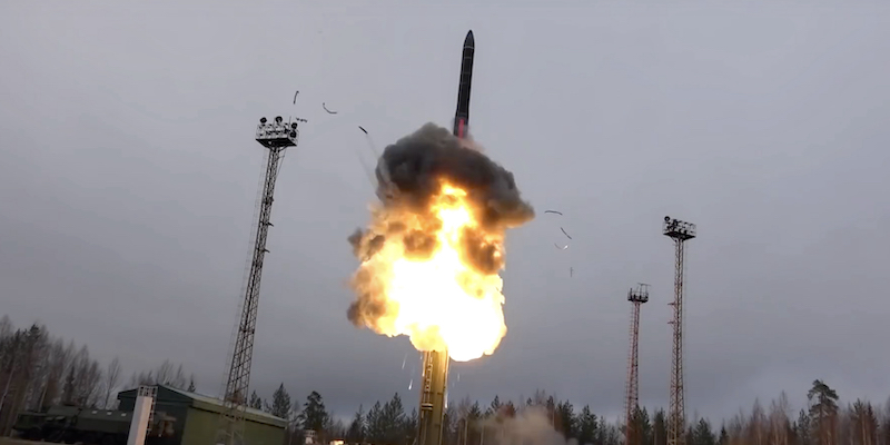 Un missile balistico russo (Russian Defense Ministry Press Service via AP)