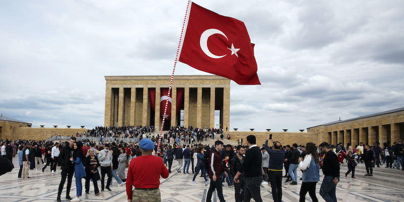 Celebrazioni per l'indipendenza turca al mausoleo di Mustafa Kemal Atatürk, ad Ankara (AP Photo/Burhan Ozbilici)