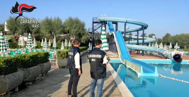 I carabinieri dei Nas hanno chiuso 10 tra piscine e parchi acquatici in tutta Italia a causa di diverse violazioni dei protocolli di sicurezza