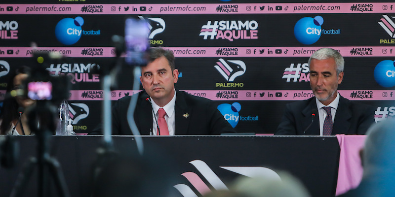 L'amministratore delegato del City Football Group Ferran Soriano e il presidente del Palermo Dario Mirri (Antonio Melita/Pacific Press via ZUMA Press Wire)