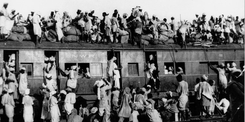 Una folla di rifugiati musulmani in partenza da Nuova Delhi nel 1947 (AP Photo, File)
