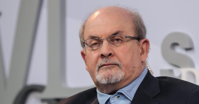Salman Rushdie durante la Fiera internazionale del libro di Francoforte nell'ottobre del 2017 (EPA/ Armando Babani, ANSA)
