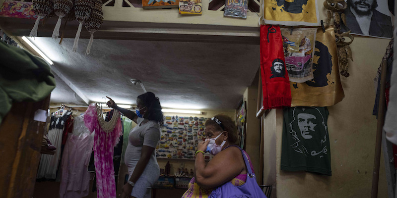 Un negozio a L'Avana, a Cuba (AP Photo/Ramon Espinosa)
