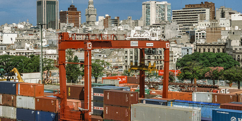 Container al porto di Montevideo, in Uruguay. (Credit Image: © Arnold Drapkin/ZUMA Press Wire)