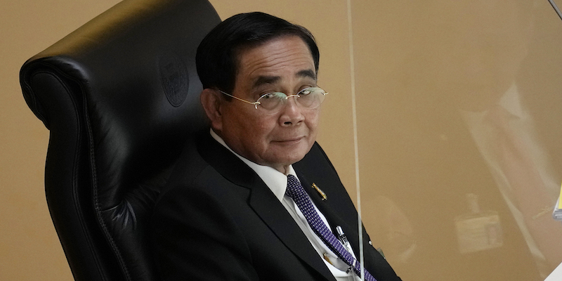 Il primo ministro della Thailandia Prayuth Chan-ocha nel Parlamento del paese a Bangkok, il 19 luglio 2022 (AP Photo/Sakchai Lalit, LaPresse)