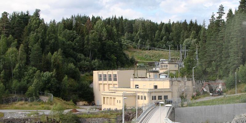 La centrale idroelettrica di Embretsfoss, nel sud-est della Norvegia (Wikimedia Commons)