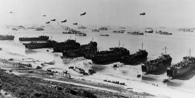Le navi da sbarco americane in Normandia, dopo la fine della battaglia
(Three Lions/Getty Images)