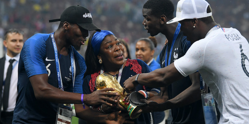 Paul Pogba con la famiglia con la Coppa del Mondo vinta nel 2018 con la Francia (Getty Images)