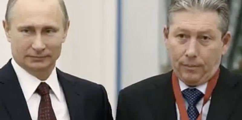 Ravil Maganov insieme al presidente russo Vladimir Putin, da un video diffuso dal canale YouTube Asia Radar