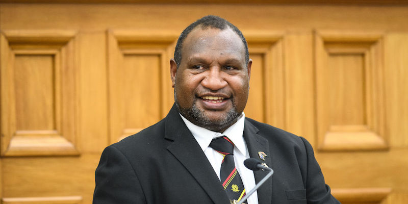 Il primo ministro della Papua Nuova Guinea James Marape durante una visita in Nuova Zelanda nel 2020 (Mark Tantrum/ Getty Images)