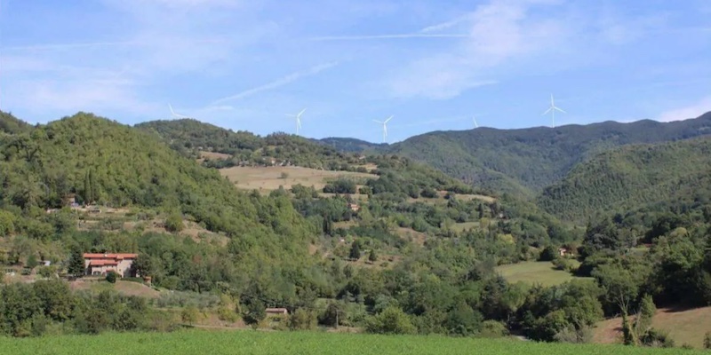 La simulazione dell’impatto dell’impianto eolico sul monte Giogo realizzata dall’azienda promotrice del progetto (AGSM)