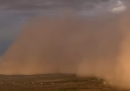 L'enorme tempesta di polvere e sabbia in Arizona, negli Stati Uniti