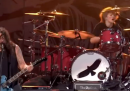 Shane Hawkins ha suonato la batteria con i Foo Fighters in ricordo del padre, Taylor Hawkins