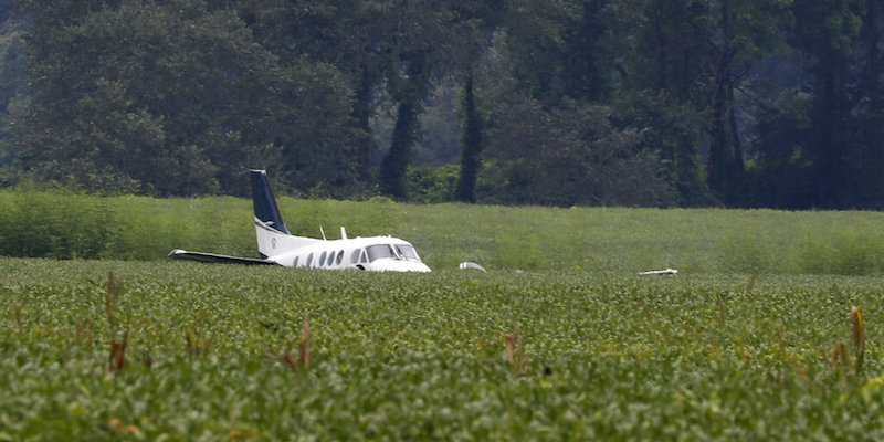 A man threatened to crash a plane into a supermarket in Tupelo, USA