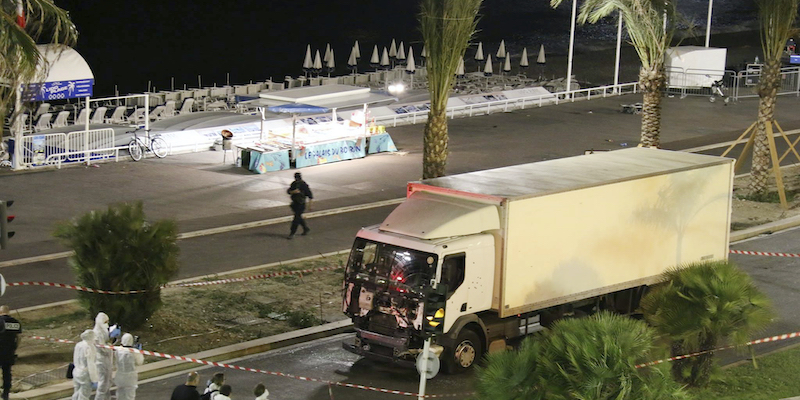 Il camion usato nell'attentato del 14 luglio 2016 a Nizza (Sasha Goldsmith via AP, File)