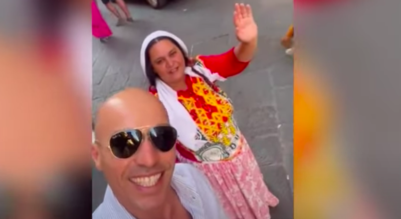 Il video del consigliere leghista che invita a votare la Lega per «non vedere mai più» una donna che chiedeva l’elemosina